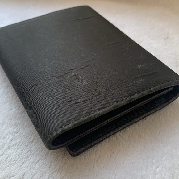 Lot of two Prada wallets. One with COA trifold and the other dark brown - Picture 7 of 13